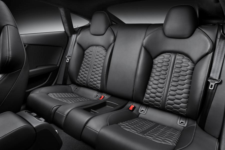 Интерьер Audi RS7 Sportback 2013 года  (WW) (фото 13 из 32)